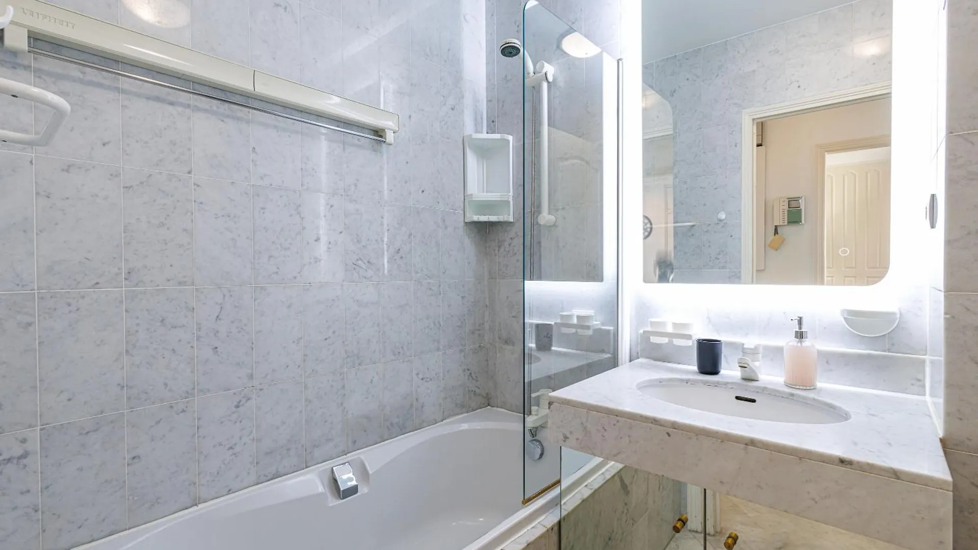 Le Victoria, Beau T2 Central Au Pied Des Plages, Piscine, Sauna Menton France