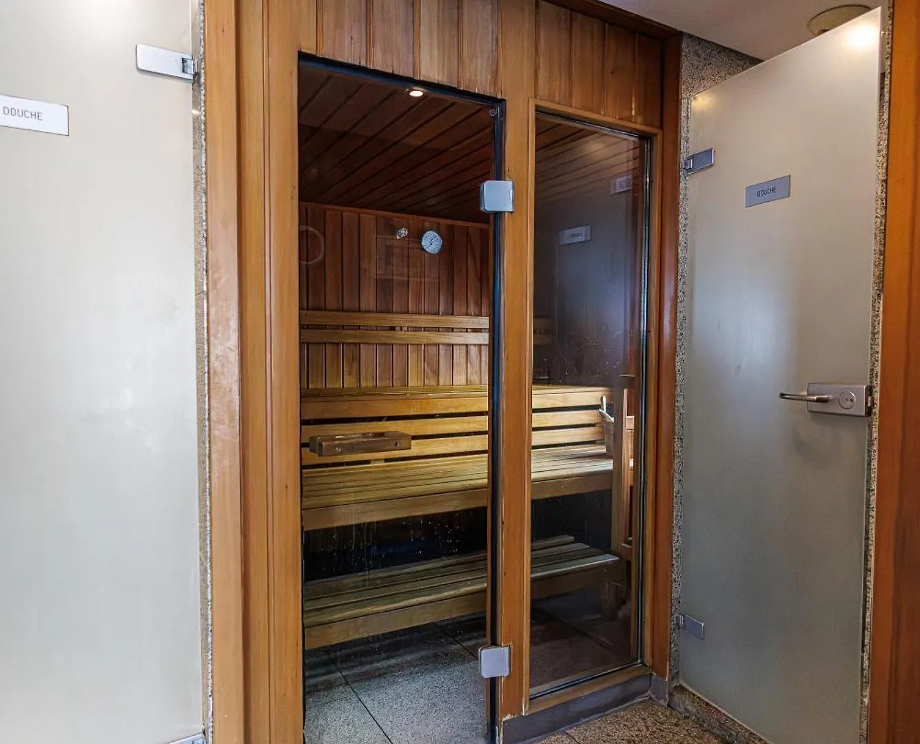 Le Victoria, Beau T2 Central Au Pied Des Plages, Piscine, Sauna Menton France