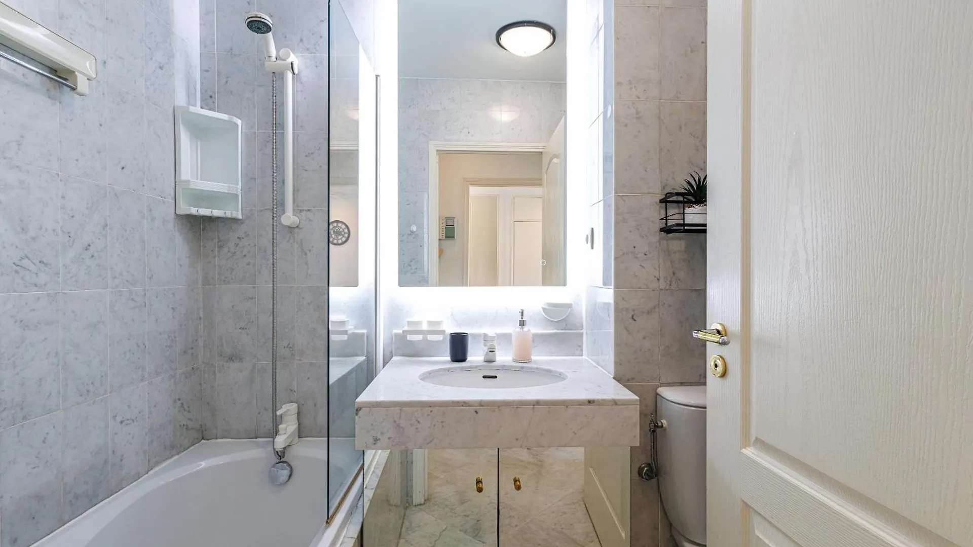 Apartment Le Victoria, Beau T2 Central Au Pied Des Plages, Piscine, Sauna Menton
