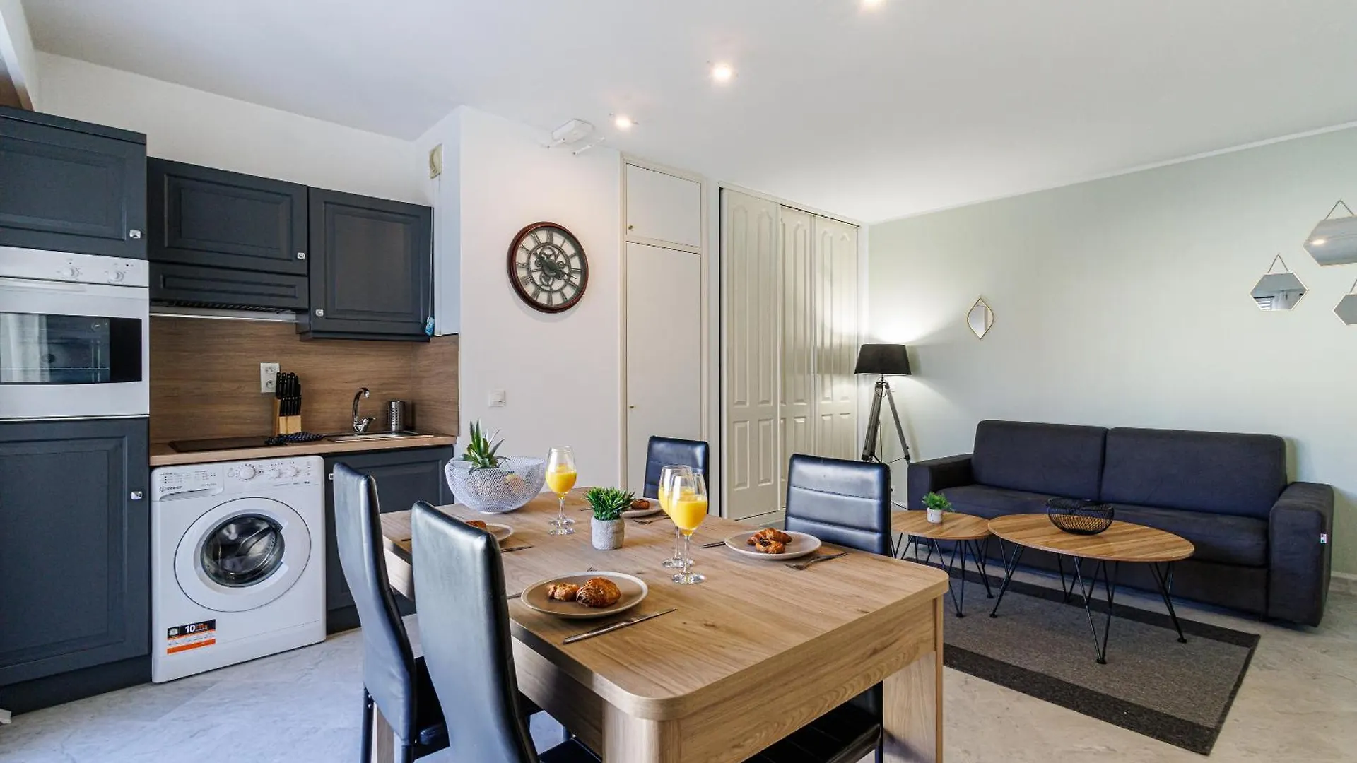 Le Victoria, Beau T2 Central Au Pied Des Plages, Piscine, Sauna Menton