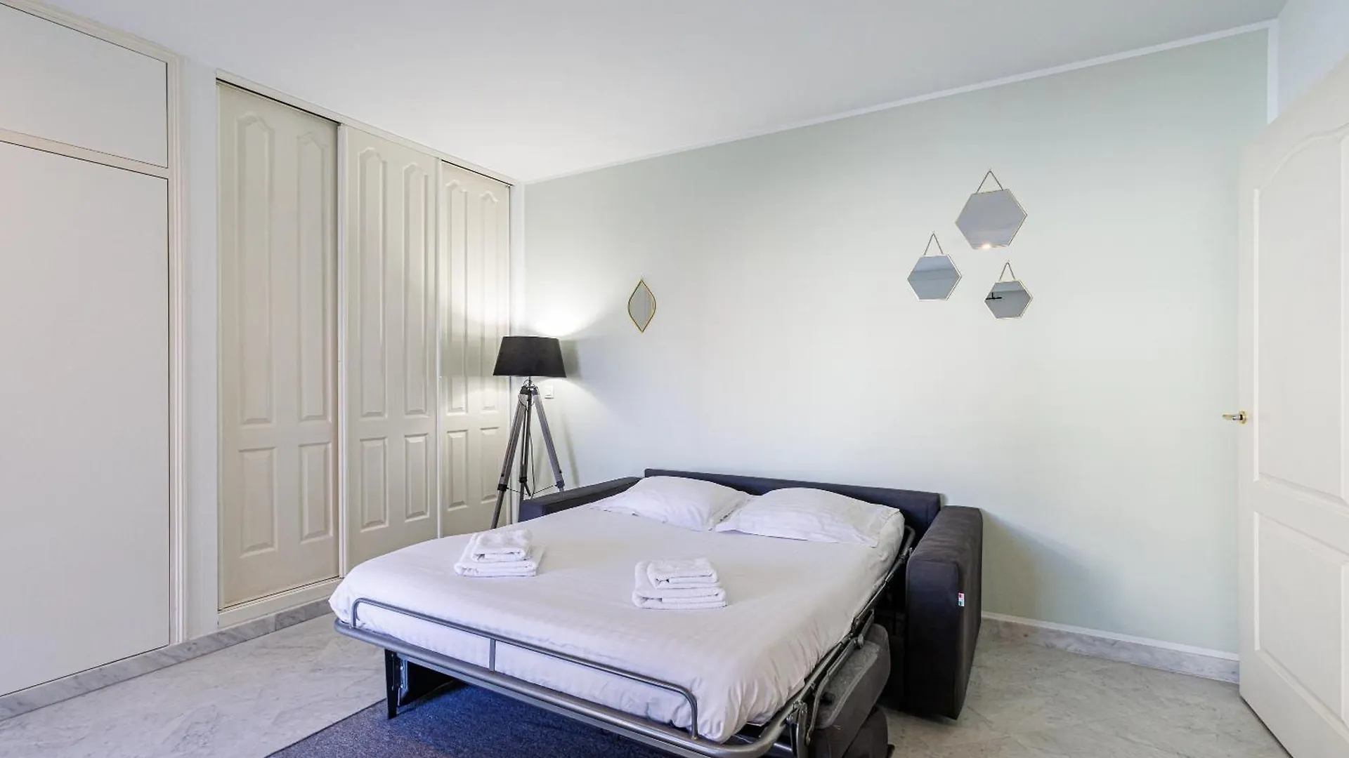 Le Victoria, Beau T2 Central Au Pied Des Plages, Piscine, Sauna Μεντόν